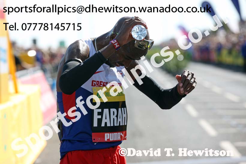 Mo Farah after winning the mens Morrisons Great North Run. Photo: David T. Hewitson/Sports for All Pics